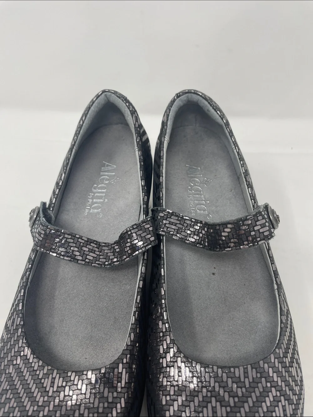 Alegria Metallic Gray Mary Jane Wedged Flats with Patterned Upper Size 8.5